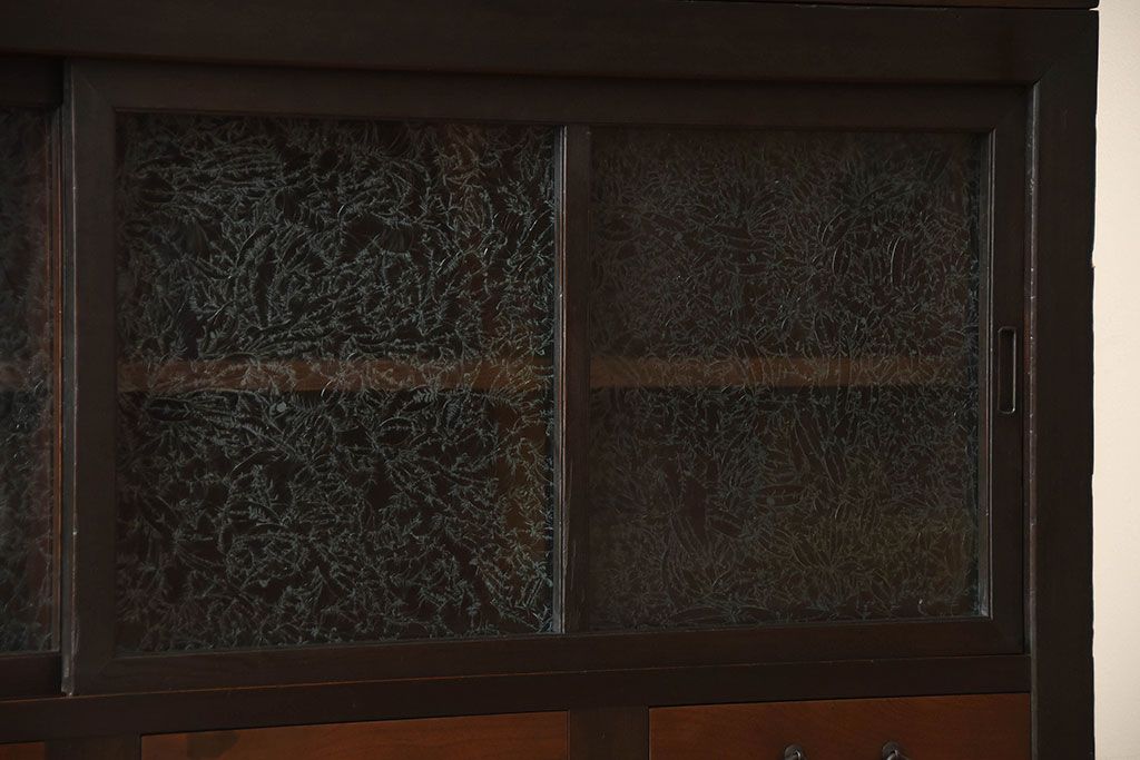 アンティーク家具　和製アンティーク　古い檜材の結霜ガラス入り大きな重ね収納戸棚