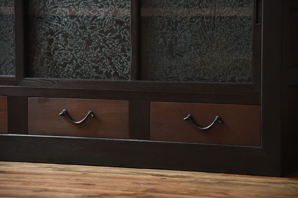 アンティーク家具　和製アンティーク　古い檜材の結霜ガラス入り大きな重ね収納戸棚