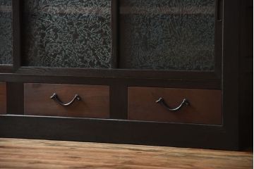 アンティーク家具　和製アンティーク　古い檜材の結霜ガラス入り大きな重ね収納戸棚