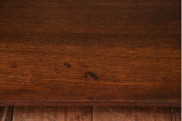 アンティーク家具　アンティーク　透かし彫りがおしゃれな古いナラ材の高級本棚