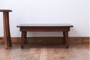 レトロ家具　昭和レトロ　天板栓材一枚板の脚のデザインがかわいい角ちゃぶ台