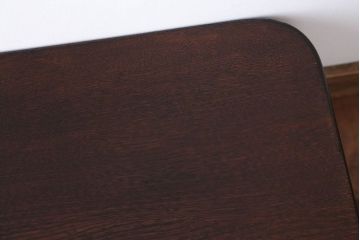 レトロ家具　昭和レトロ　天板栓材一枚板の脚のデザインがかわいい角ちゃぶ台