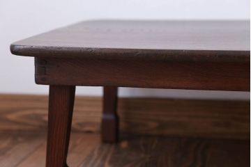 レトロ家具　昭和レトロ　天板栓材一枚板の脚のデザインがかわいい角ちゃぶ台
