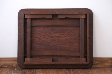レトロ家具　昭和レトロ　天板栓材一枚板の脚のデザインがかわいい角ちゃぶ台