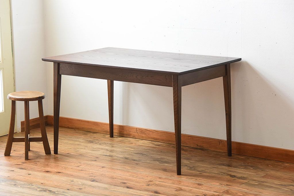 アンティーク家具　アンティーク　シンプルなナラ材のダイニングテーブル