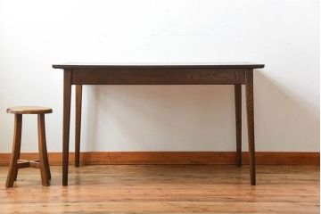 アンティーク家具　アンティーク　シンプルなナラ材のダイニングテーブル
