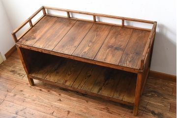 アンティーク家具　アンティーク　ナチュラルな木味の大きな陳列棚(カウンターテーブル)