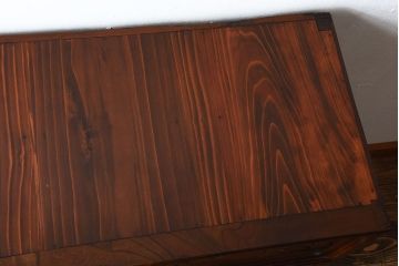 レトロ家具　和製アンティーク　千鳥の透かし彫りがレトロな脚付き収納棚