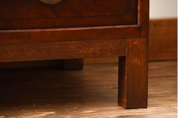 レトロ家具　和製アンティーク　千鳥の透かし彫りがレトロな脚付き収納棚