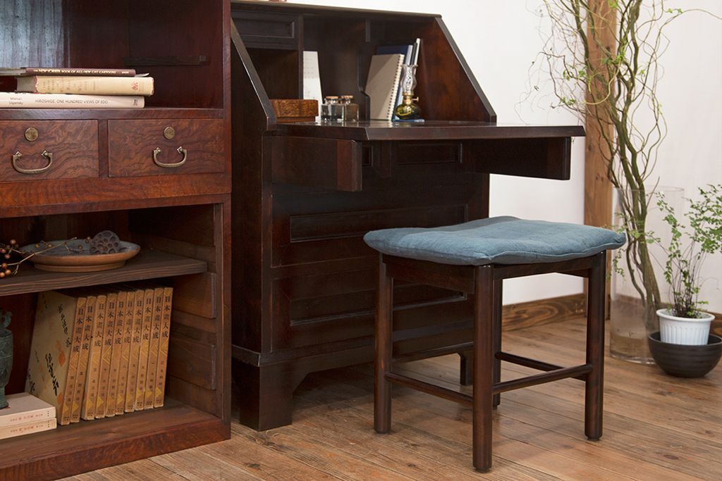 アンティーク雑貨　中古　北海道民芸家具　シンプルでモダンなサイドテーブル