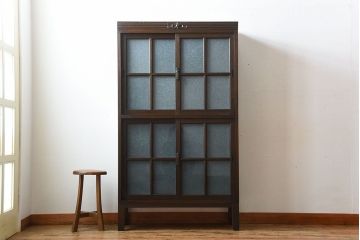 アンティーク家具　アンティーク　上品な縦型引き戸収納棚