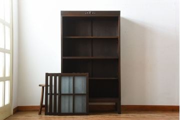 アンティーク家具　アンティーク　上品な縦型引き戸収納棚