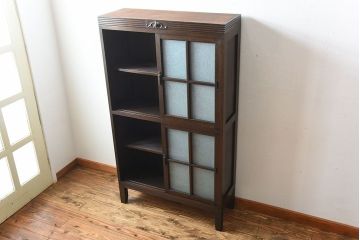 アンティーク家具　アンティーク　上品な縦型引き戸収納棚