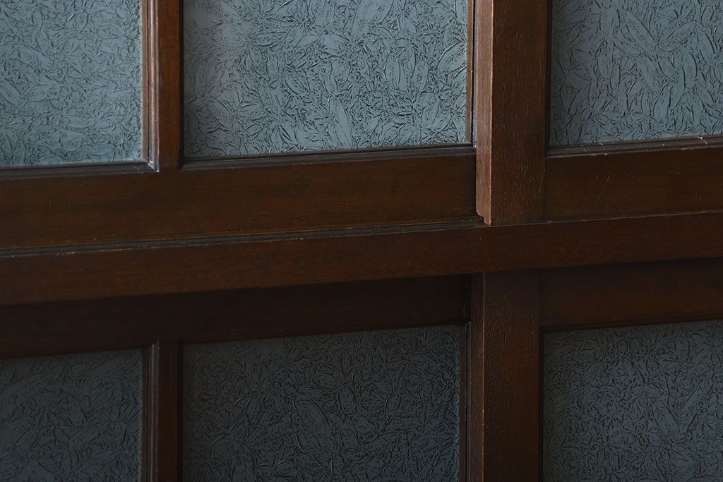 アンティーク家具　アンティーク　上品な縦型引き戸収納棚