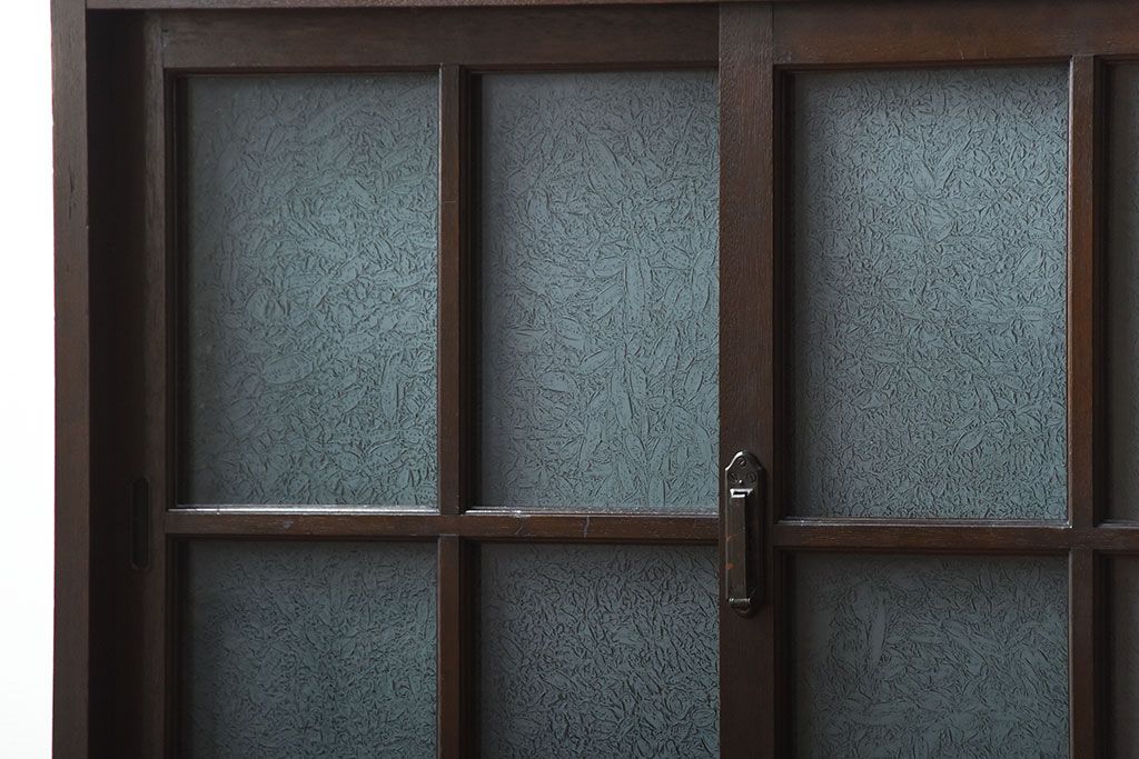 アンティーク家具　アンティーク　上品な縦型引き戸収納棚