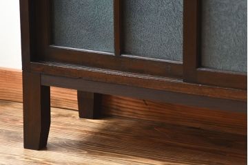 アンティーク家具　アンティーク　上品な縦型引き戸収納棚