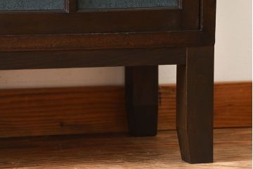 アンティーク家具　アンティーク　上品な縦型引き戸収納棚