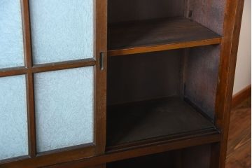 アンティーク家具　アンティーク　上品な縦型引き戸収納棚