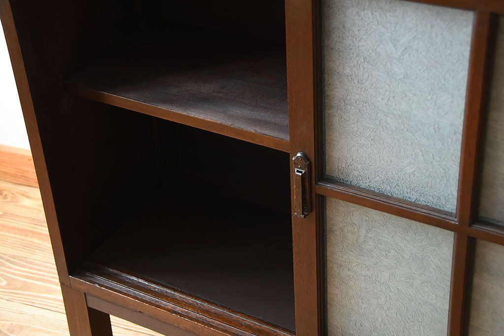 アンティーク家具　アンティーク　上品な縦型引き戸収納棚