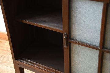アンティーク家具　アンティーク　上品な縦型引き戸収納棚