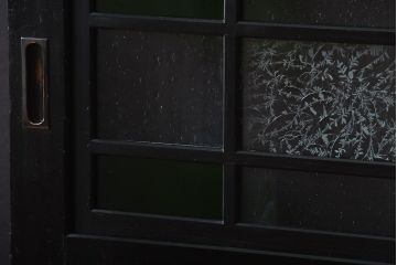 和製アンティーク　色ガラス入り!モダンなガラス帯戸(1)