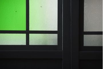 和製アンティーク　色ガラス入り!モダンなペイントガラス帯戸2枚セット