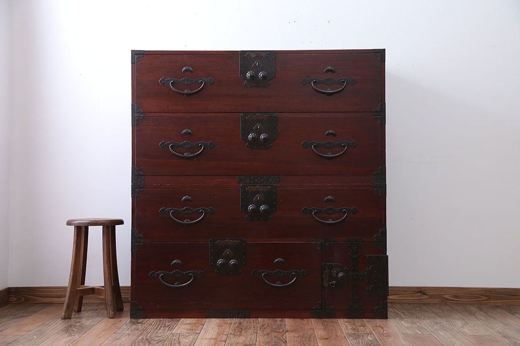 アンティーク家具　古民具・骨董　前面桐材!金具が美しい二本松箪笥(桐箪笥、桐たんす)