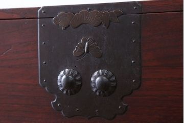 アンティーク家具　古民具・骨董　前面桐材!金具が美しい二本松箪笥(桐箪笥、桐たんす)