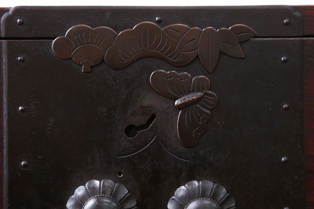 アンティーク家具　古民具・骨董　前面桐材!金具が美しい二本松箪笥(桐箪笥、桐たんす)