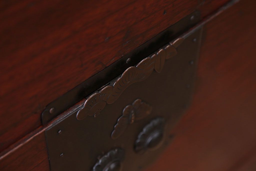 アンティーク家具　古民具・骨董　前面桐材!金具が美しい二本松箪笥(桐箪笥、桐たんす)