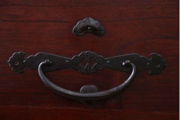 アンティーク家具　古民具・骨董　前面桐材!金具が美しい二本松箪笥(桐箪笥、桐たんす)