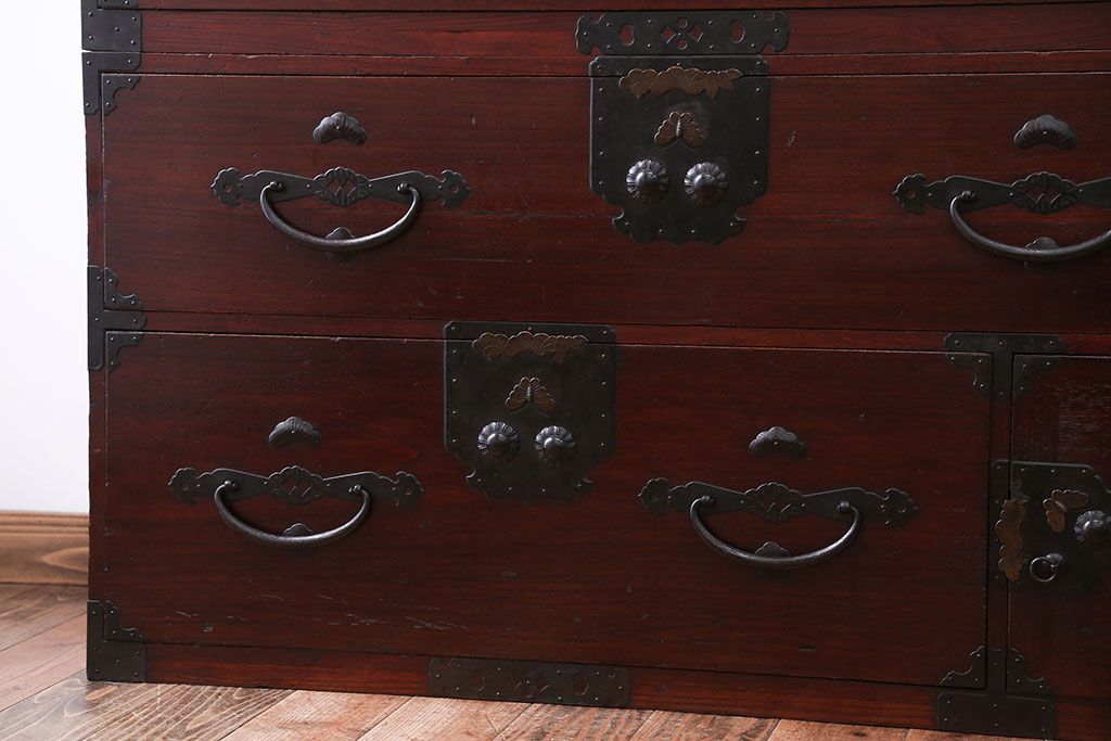 アンティーク家具　古民具・骨董　前面桐材!金具が美しい二本松箪笥(桐箪笥、桐たんす)