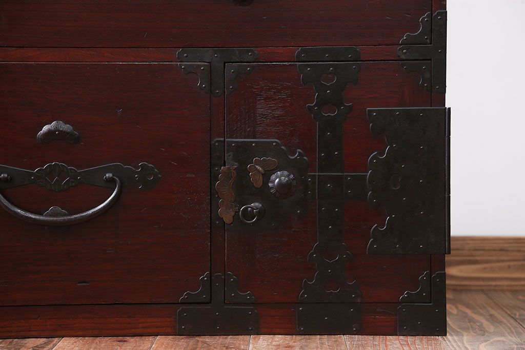 アンティーク家具　古民具・骨董　前面桐材!金具が美しい二本松箪笥(桐箪笥、桐たんす)