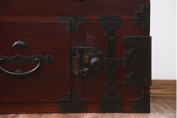 アンティーク家具　古民具・骨董　前面桐材!金具が美しい二本松箪笥(桐箪笥、桐たんす)