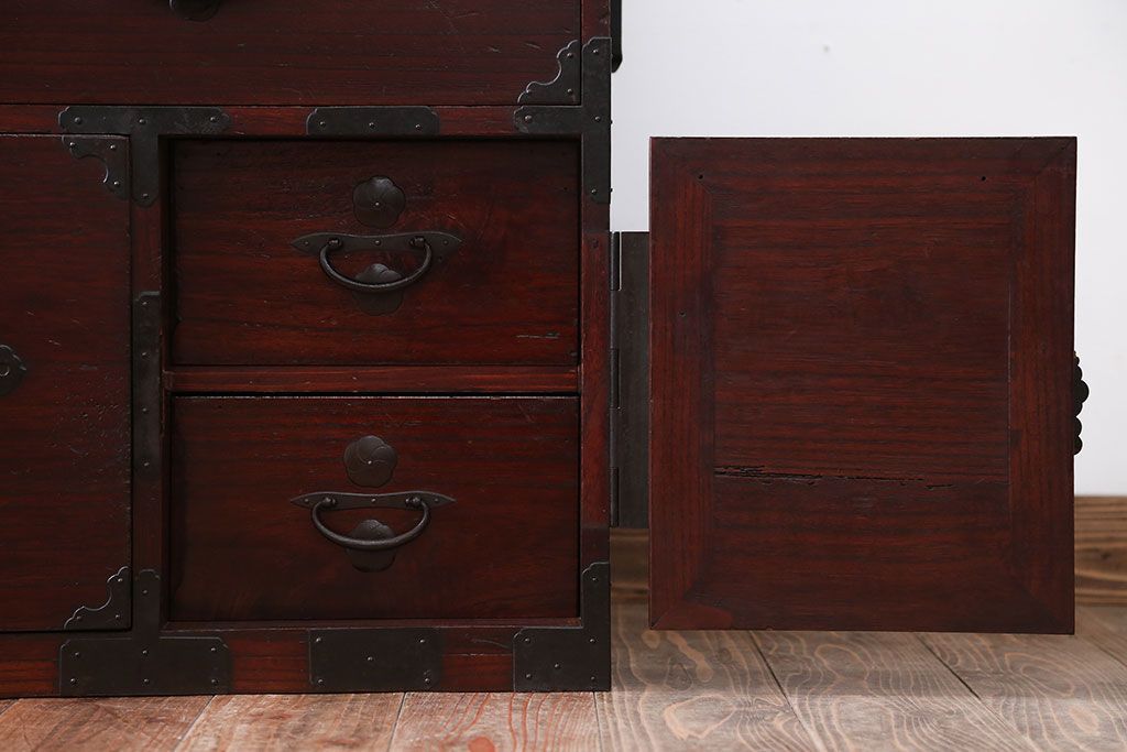 アンティーク家具　古民具・骨董　前面桐材!金具が美しい二本松箪笥(桐箪笥、桐たんす)