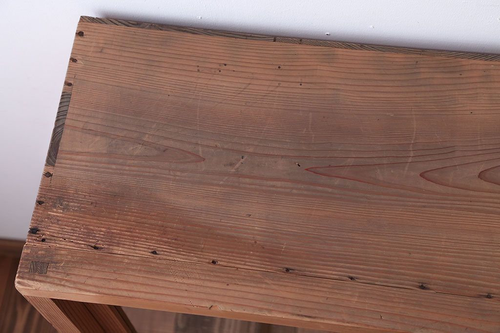 アンティーク家具　アンティーク　シンプルなデザインと明るい木味の引き戸収納棚