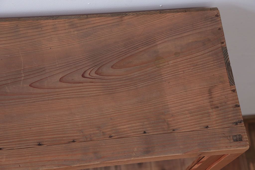 アンティーク家具　アンティーク　シンプルなデザインと明るい木味の引き戸収納棚