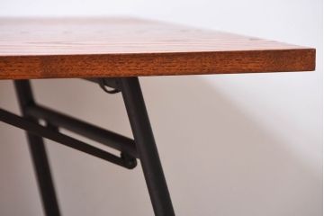 アンティーク家具　アンティーク　個性的な鉄脚がモダンなセンターテーブル(座卓・作業台)