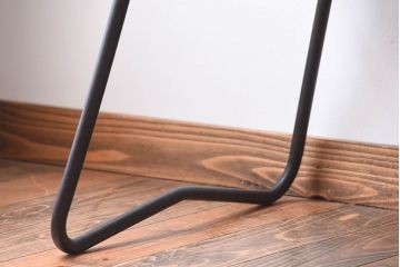 アンティーク家具　アンティーク　個性的な鉄脚がモダンなセンターテーブル(座卓・作業台)