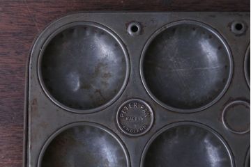 アンティーク雑貨　イギリスアンティーク　古いブリキ製　ケーキの焼き型　baking tin(ベーキング ティン)(1)