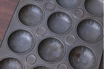 アンティーク雑貨　イギリスアンティーク　古いブリキ製　ケーキの焼き型　baking tin(ベーキング ティン)(1)