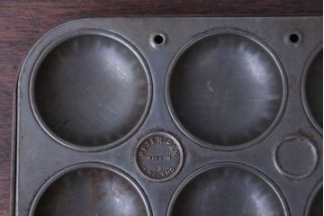 アンティーク雑貨　イギリスアンティーク　古いブリキ製　ケーキの焼き型　baking tin(ベーキング ティン)(2)