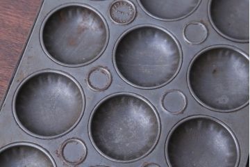 アンティーク雑貨　イギリスアンティーク　古いブリキ製　ケーキの焼き型　baking tin(ベーキング ティン)(2)