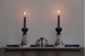 アンティーク雑貨　イギリスアンティーク　優雅なバラのドレッサーセット(キャンドルスタンド・小物入れ・トレー)