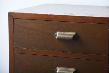 アンティーク家具　アンティーク　ネームプレート付き!古い木の縦型チェスト