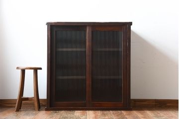 アンティーク家具　和製アンティーク　モールガラス引き戸の古い木製収納棚