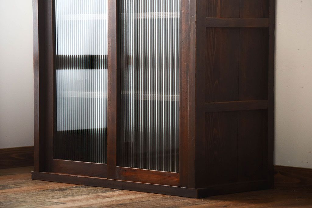 アンティーク家具　和製アンティーク　モールガラス引き戸の古い木製収納棚