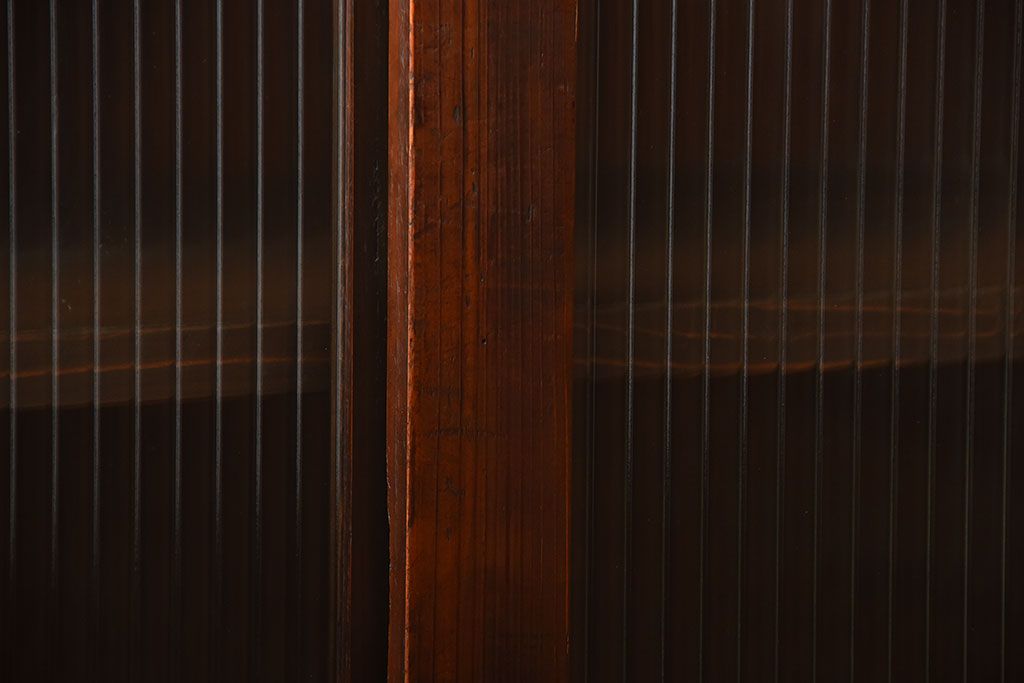 アンティーク家具　和製アンティーク　モールガラス引き戸の古い木製収納棚