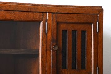 レトロ家具　昭和レトロ　作業台付き!古いナラ材のアンティークカップボード(食器棚)