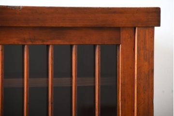 アンティーク家具　古民具・骨董　一本物　ガラス戸がモダンなアンティーク水屋箪笥(食器棚・収納棚)